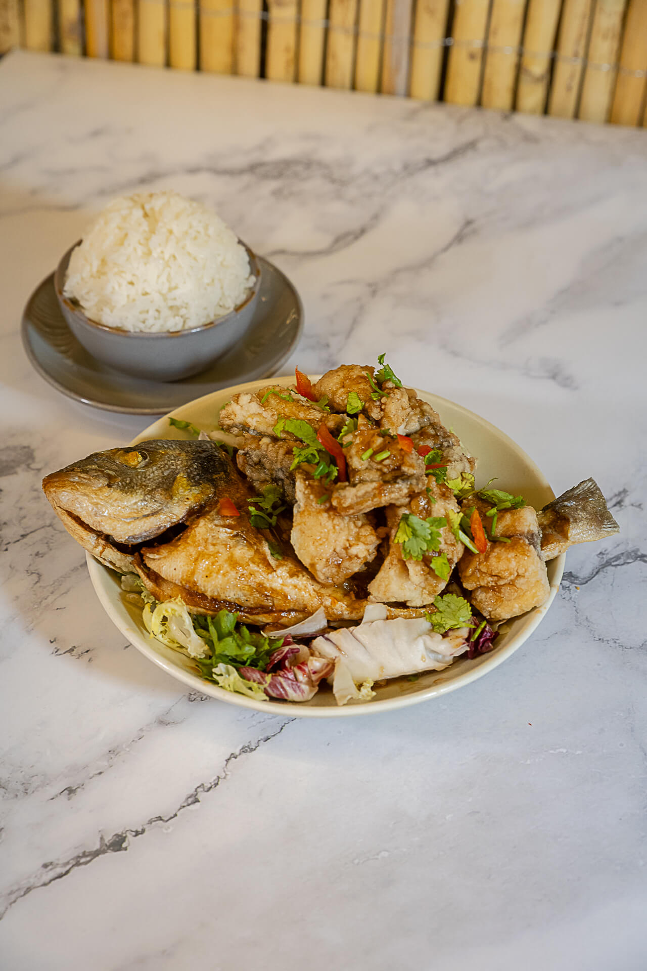 Pla Sam Rod - Pescado frito al estilo tailandés con salsa agridulce